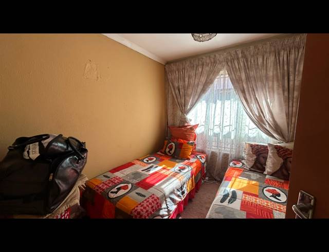 3 BEDROOM HOUSE FOR SALE IN PROTEA NORTH